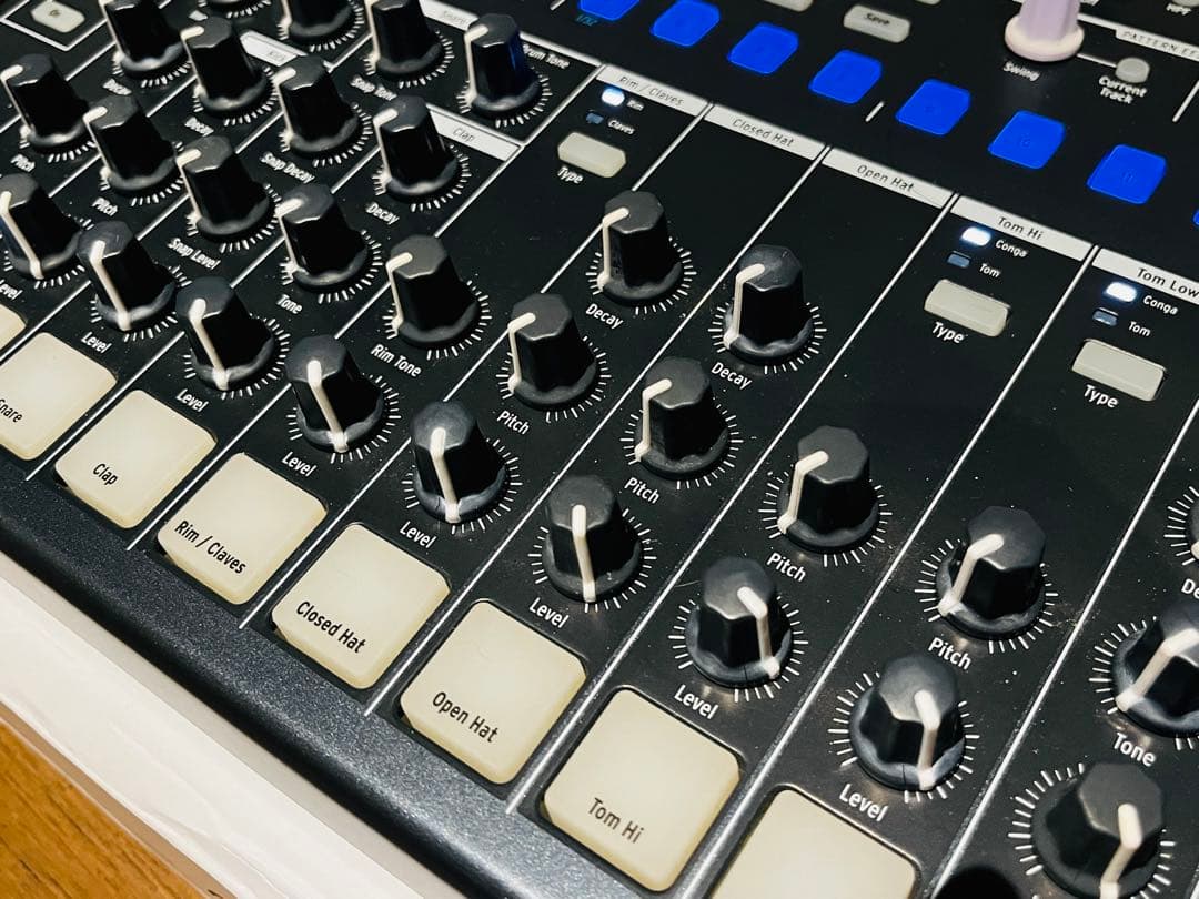 ARTURIA DRUMBRUTE 販売完了品 VOXケーブル付き