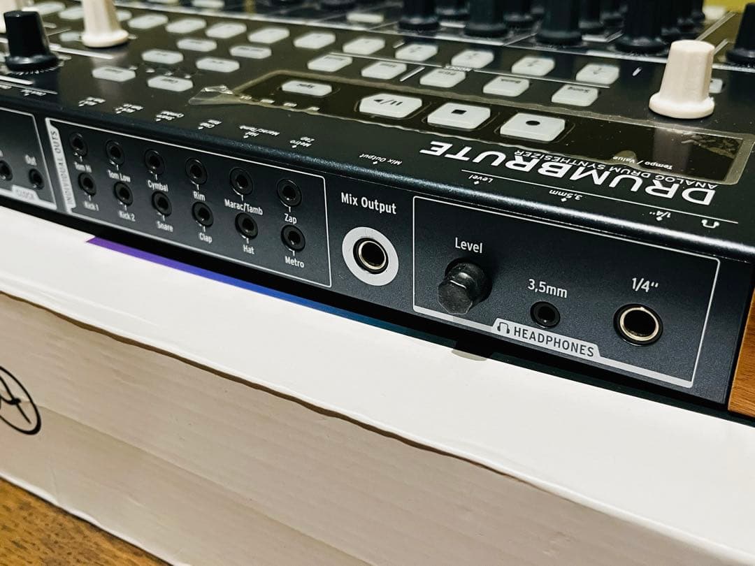 ARTURIA DRUMBRUTE 販売完了品 VOXケーブル付き