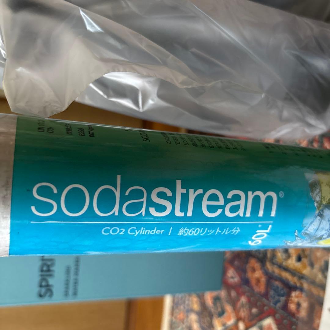 新品ピカピカ　箱付　ソーダストリーム　黒　一通り揃ってすぐ使えます　炭酸水製造機