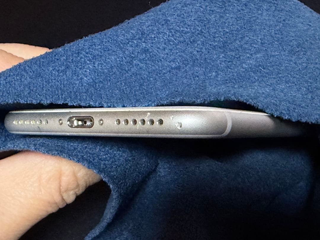iPhone 7 32GB Silver SIMロック解除済 動作OK