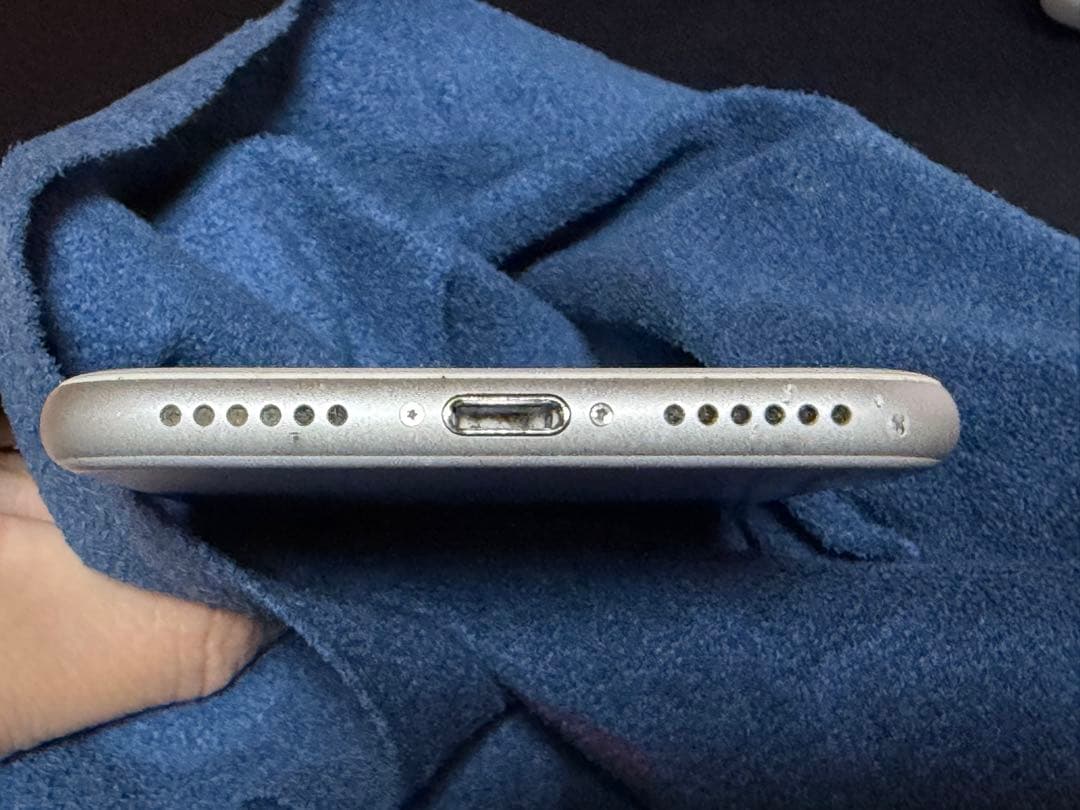 iPhone 7 32GB Silver SIMロック解除済 動作OK