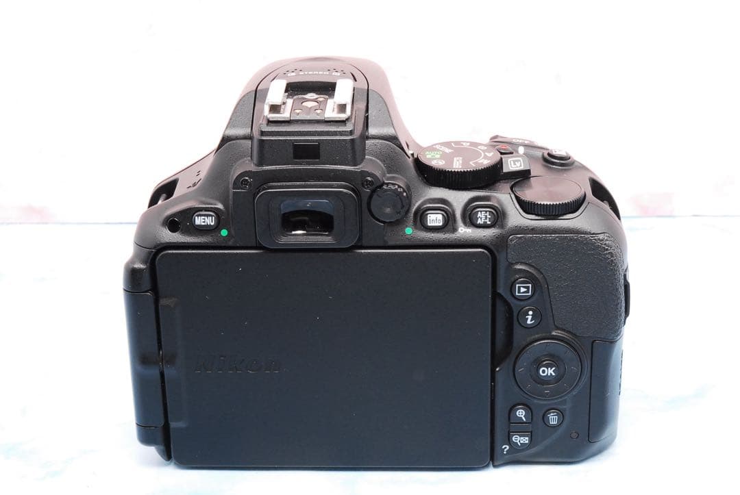 Nikon D5500★一眼レフカメラ★Wレンズ★美品＆S数少★スマホ転送