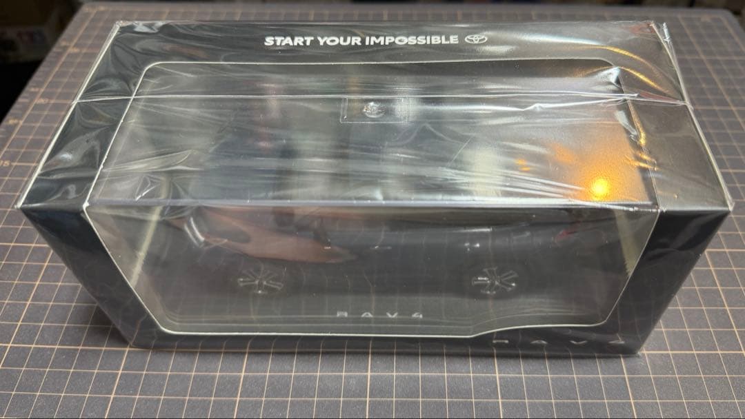 トヨタ 新型 RAV4 マッシブグレー カラーサンプル