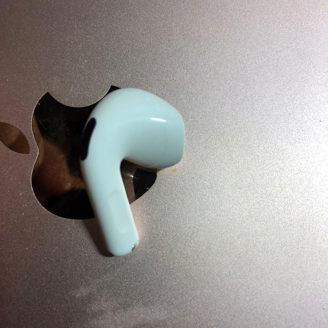 Apple AirPods 第4世代　A3050 3053 右耳　右　右側