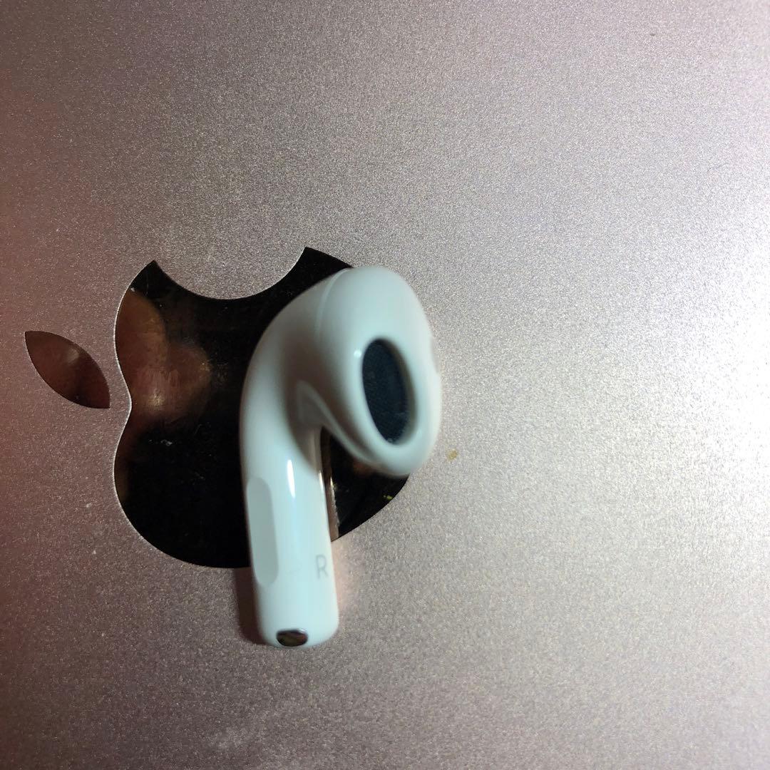 Apple AirPods 第4世代　A3050 3053 右耳　右　右側
