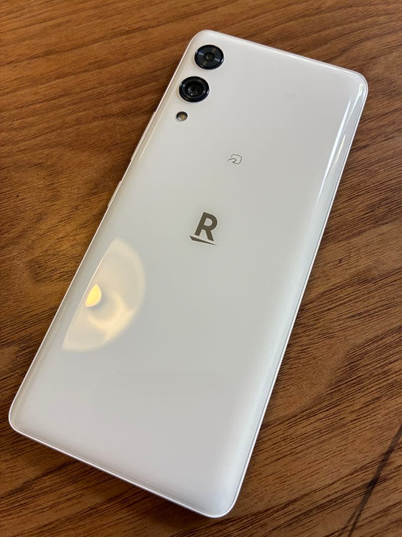 Rakuten Hand 5G P780 ホワイト