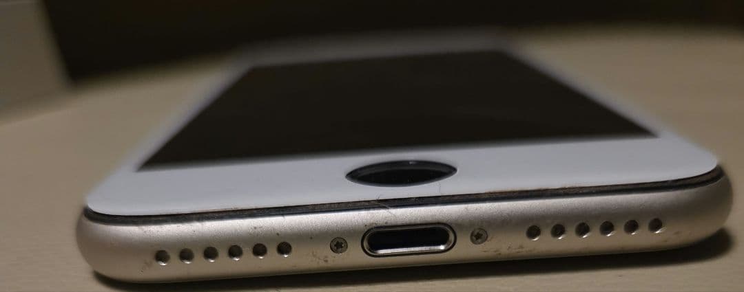 iPhoneSE 第二世代 64gb 画面ひび割れ