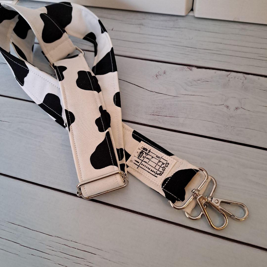 デニムリメイクバッグ　巾着　トートバッグ　牛柄　オーバーオール(ホワイト)