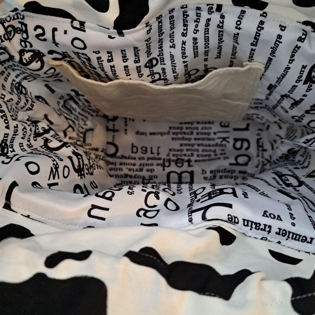 デニムリメイクバッグ　巾着　トートバッグ　牛柄　オーバーオール(ホワイト)