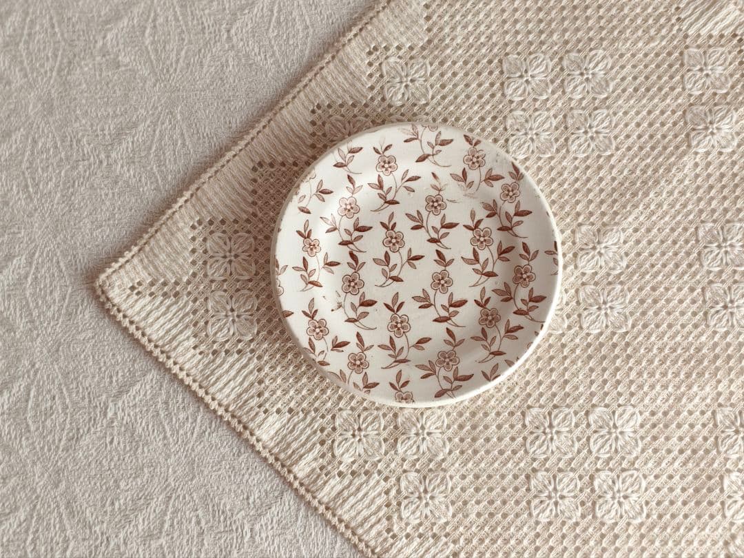 * antique plate ୨୧ ディネット 小さなお皿 ブラウン