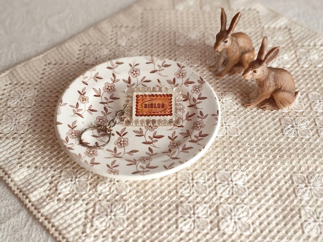 * antique plate ୨୧ ディネット 小さなお皿 ブラウン