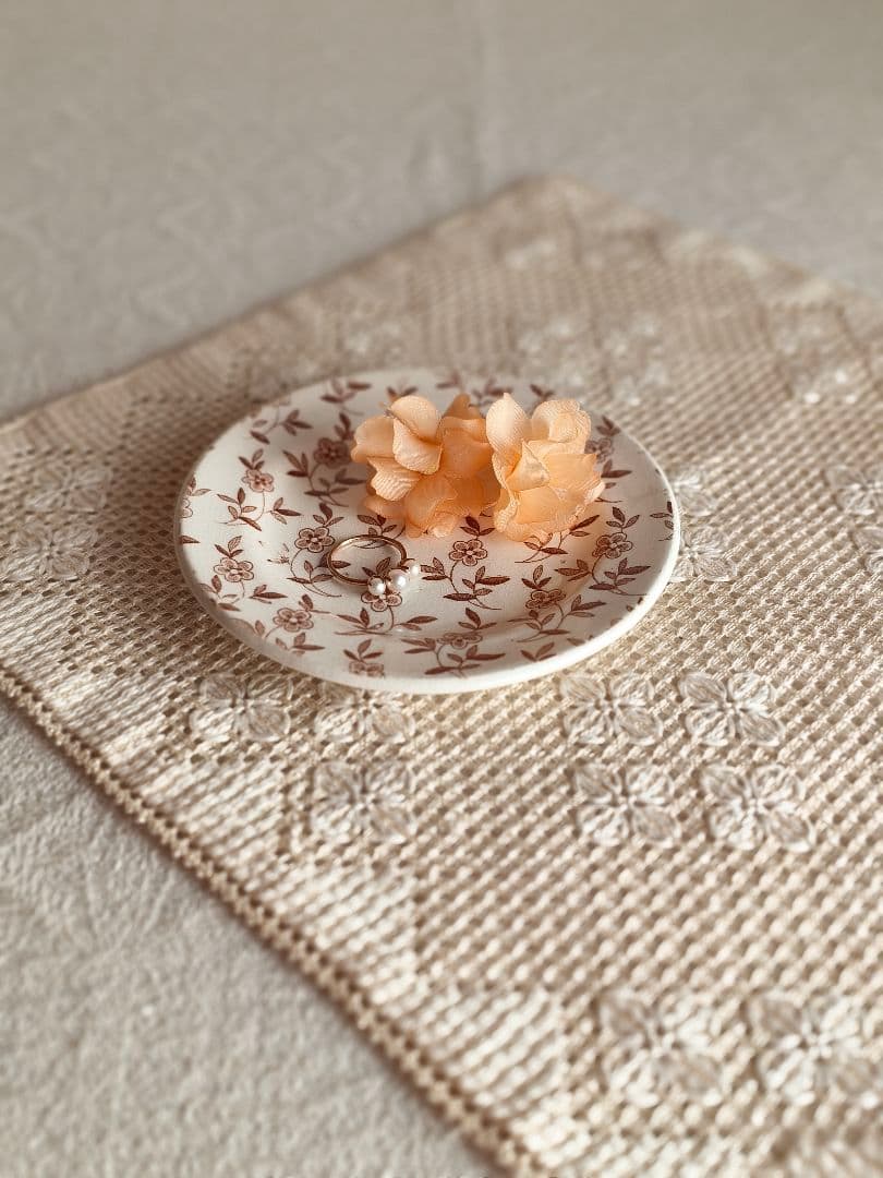 * antique plate ୨୧ ディネット 小さなお皿 ブラウン