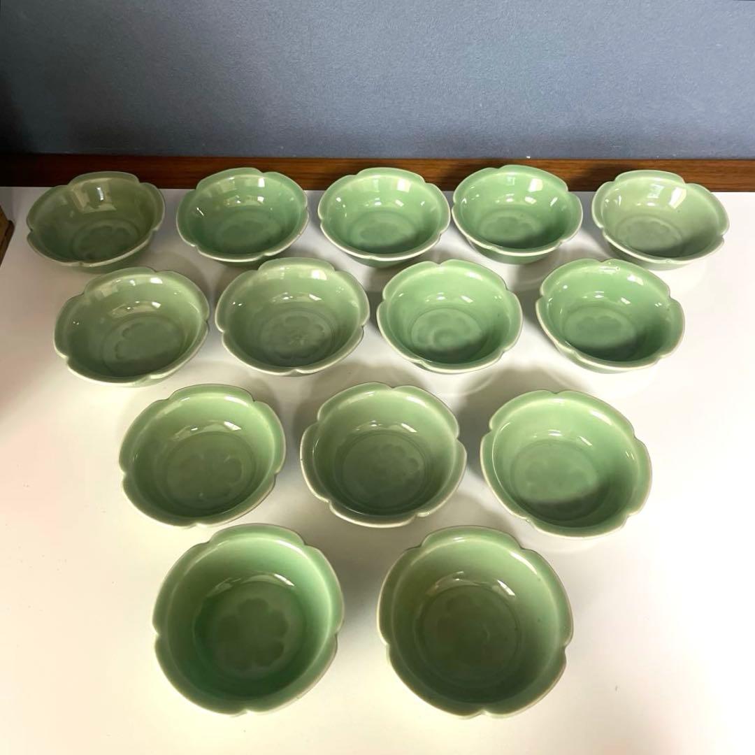 『青磁骨董品』　★「花形小鉢」や「花びら型鉢」　アンティーク　18セット
