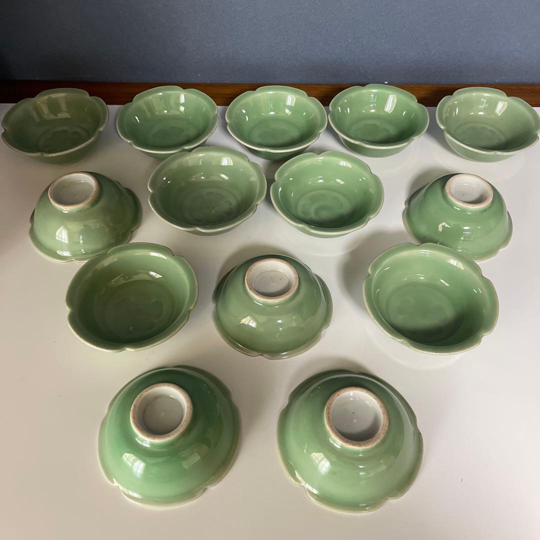 『青磁骨董品』　★「花形小鉢」や「花びら型鉢」　アンティーク　18セット