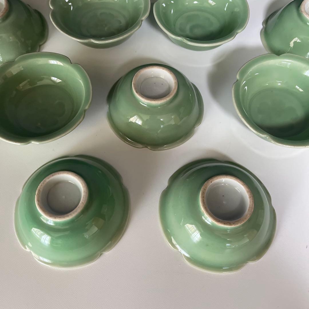 『青磁骨董品』　★「花形小鉢」や「花びら型鉢」　アンティーク　18セット
