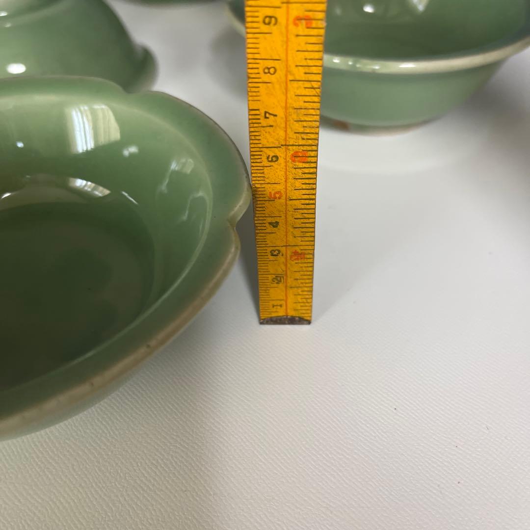 『青磁骨董品』　★「花形小鉢」や「花びら型鉢」　アンティーク　18セット