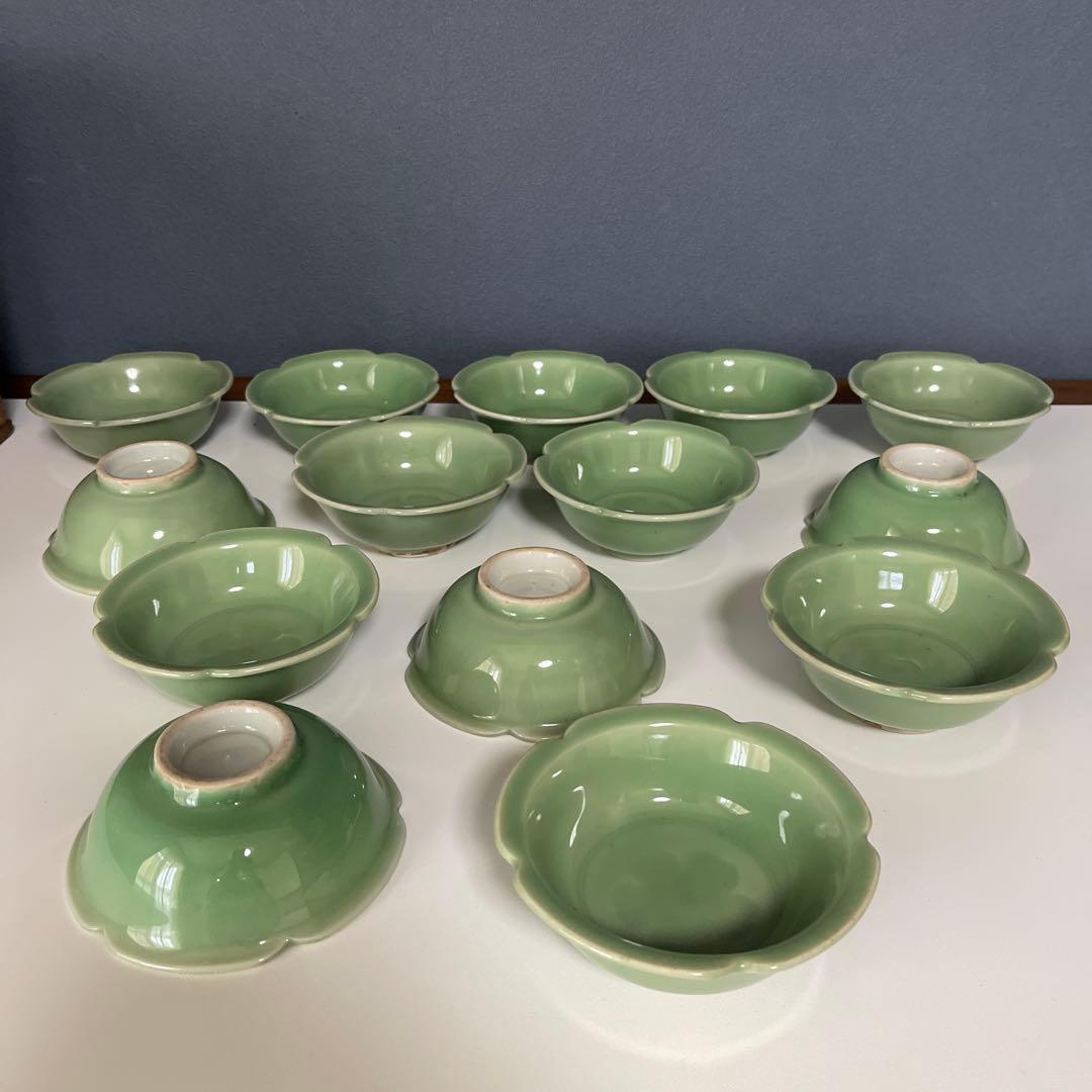 『青磁骨董品』　★「花形小鉢」や「花びら型鉢」　アンティーク　18セット