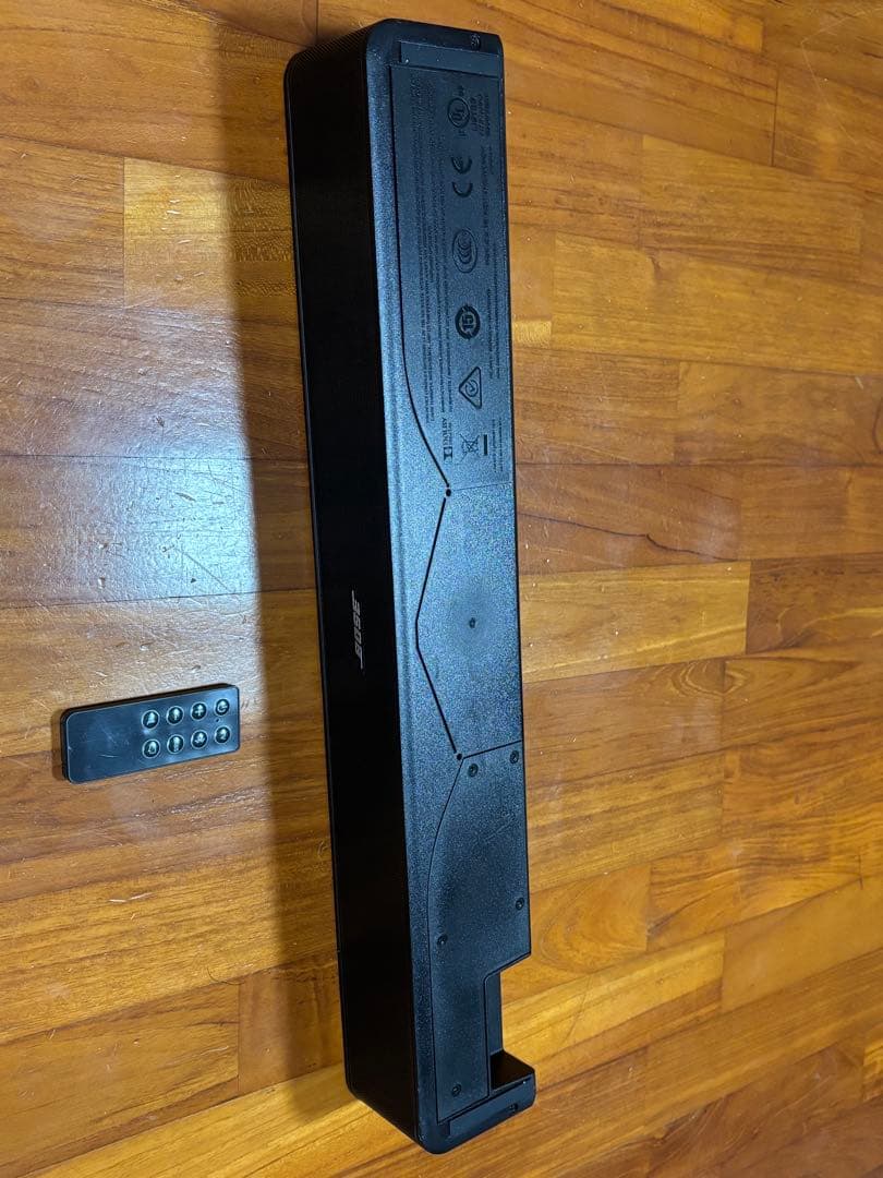 BOSE サウンドバー 本体&社外リモコンです