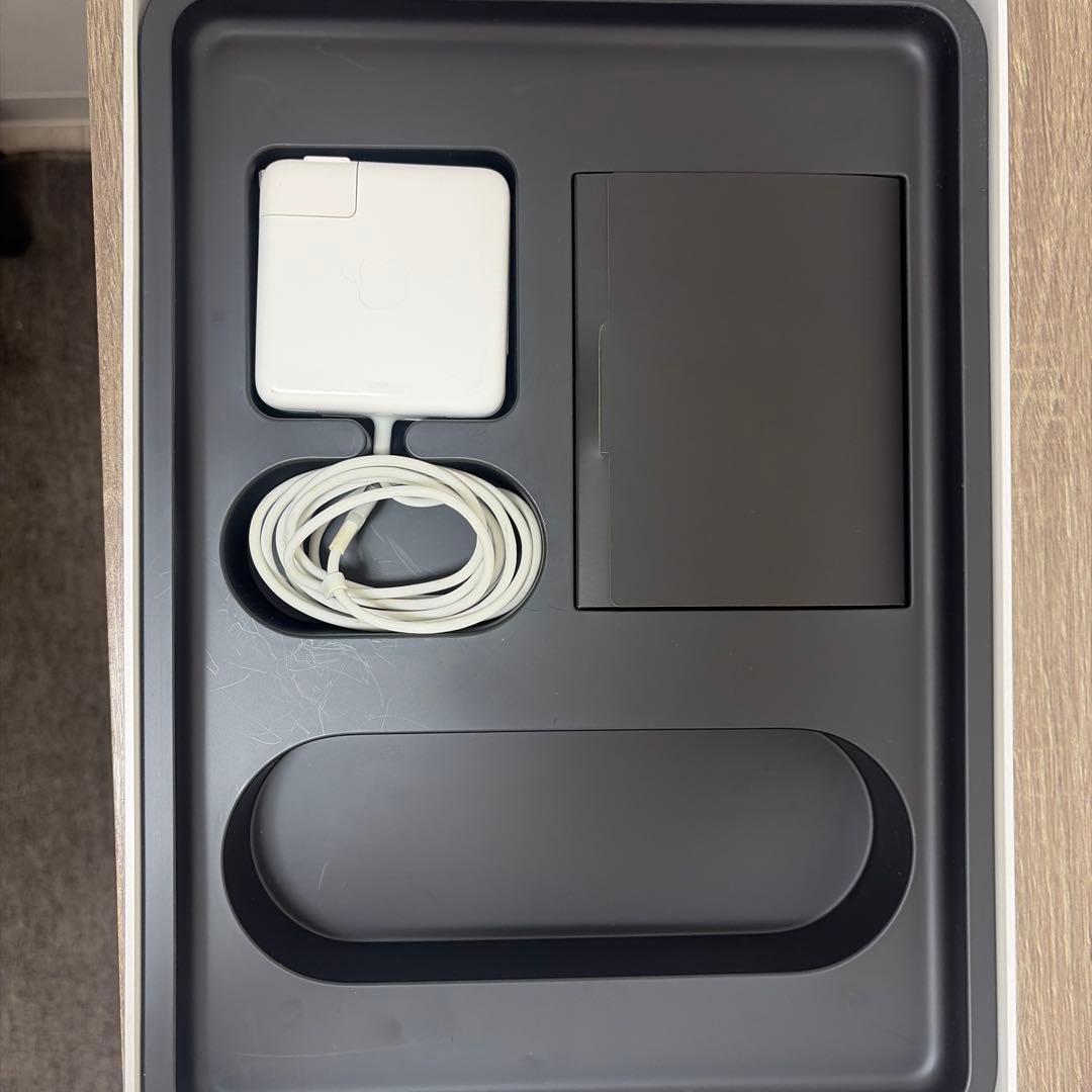 Apple MacBook Pro 本体 ※充電器注意書きあり