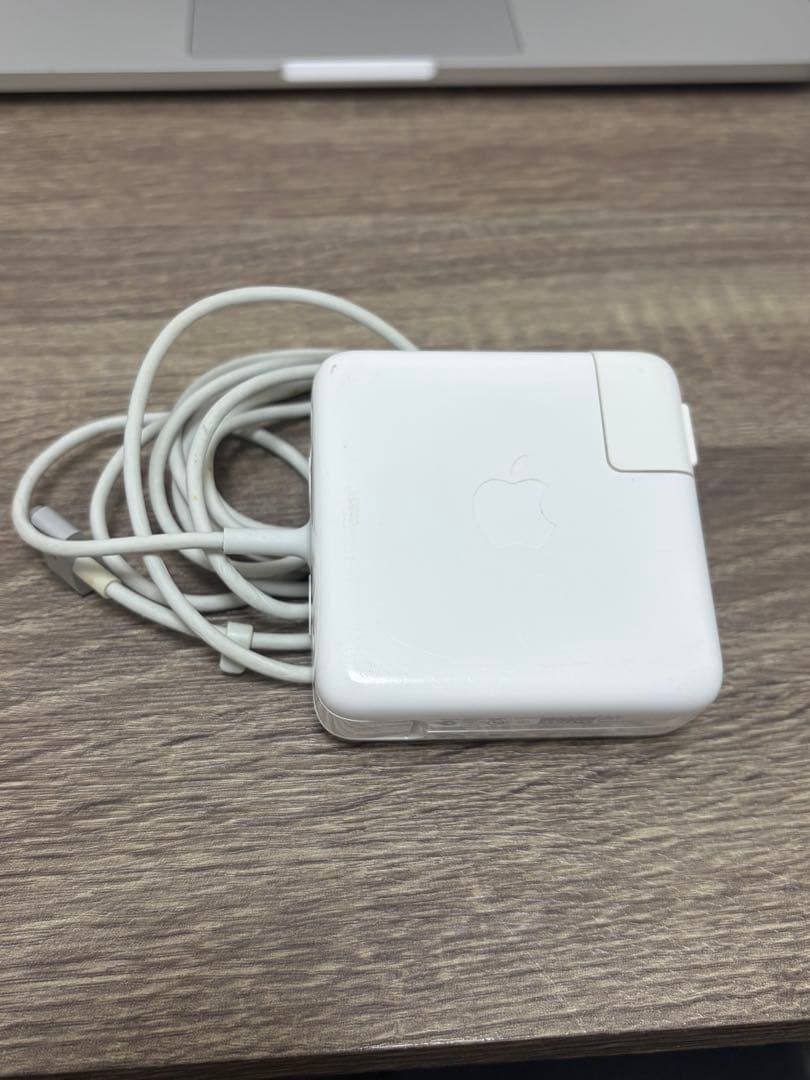 Apple MacBook Pro 本体 ※充電器注意書きあり