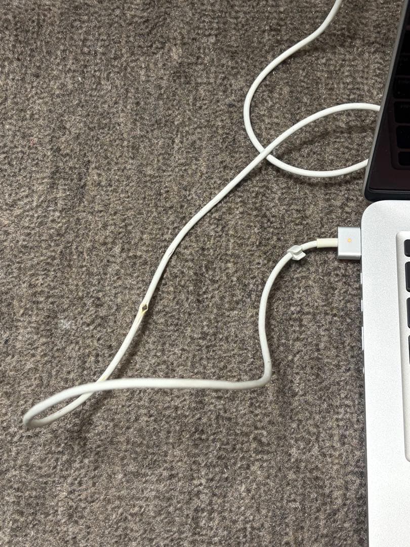 Apple MacBook Pro 本体 ※充電器注意書きあり