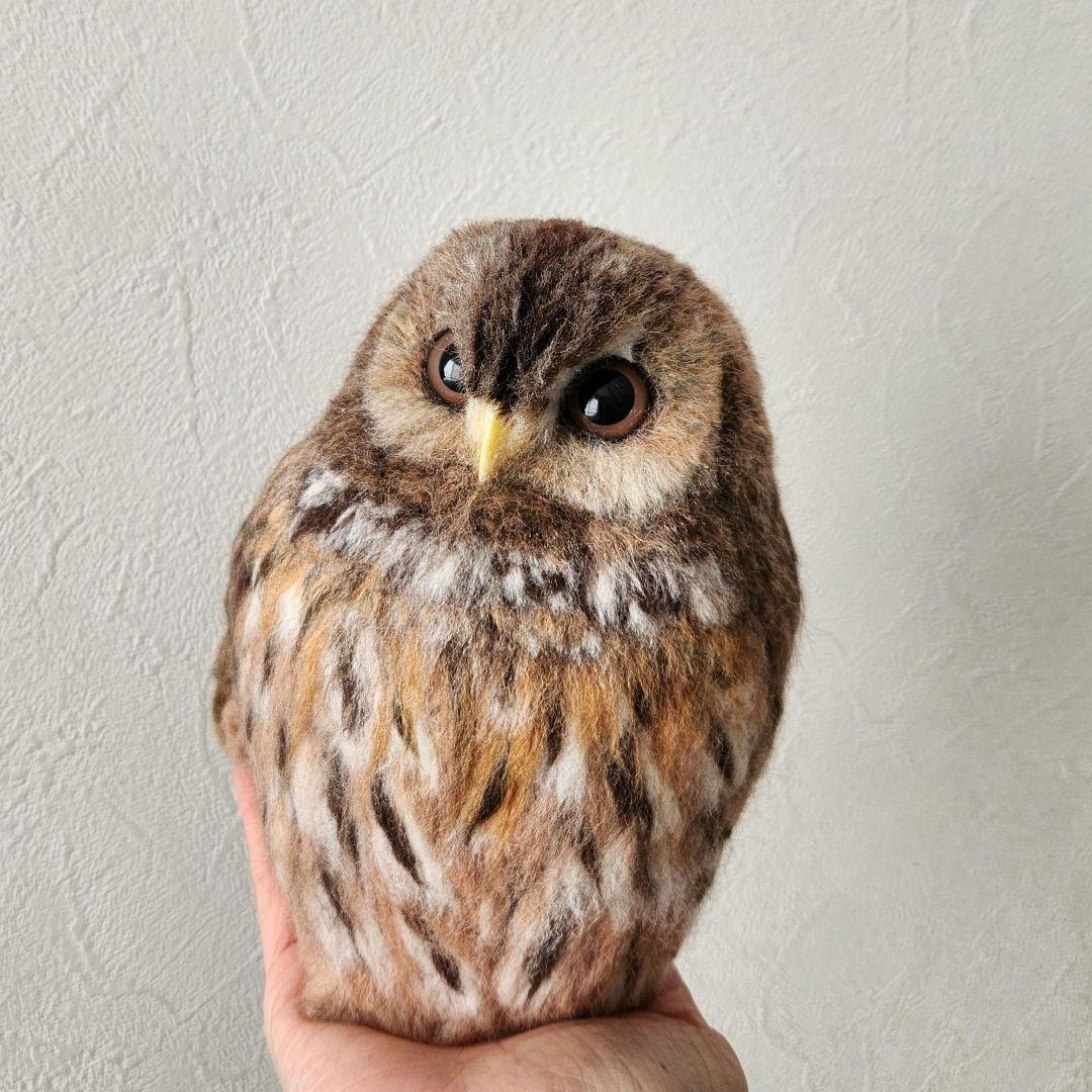 羊毛フェルト製置物　モリフクロウ　高さ約19㎝