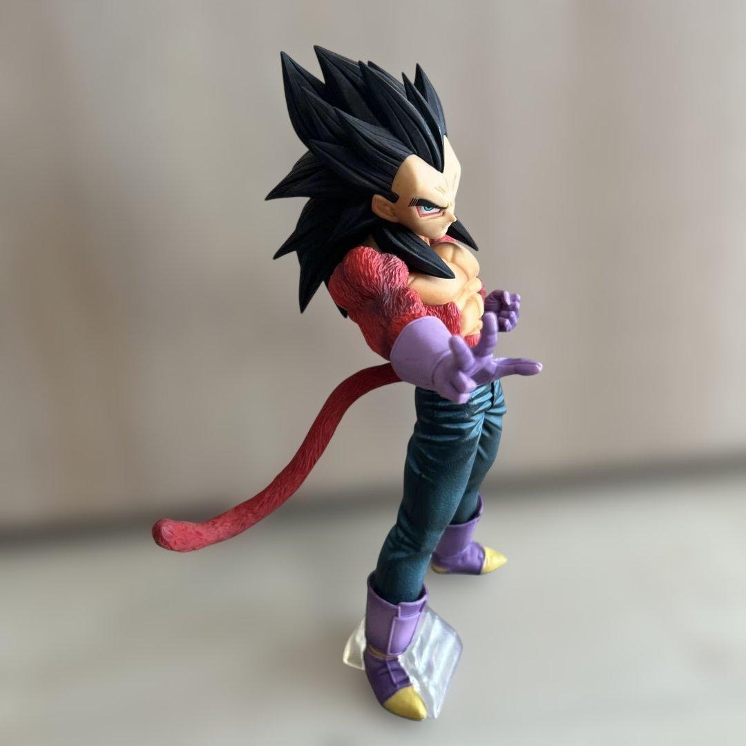 ドラゴンボール　超サイア人4ベジータフィギュア