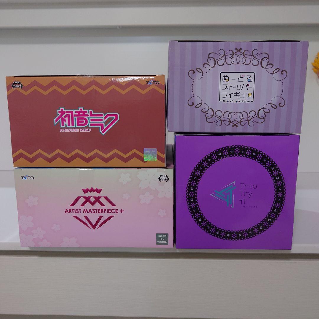 初音ミク フィギュア　桜ミク　桜ドレス　ヴィンテージドール　クロミ　アウトドア