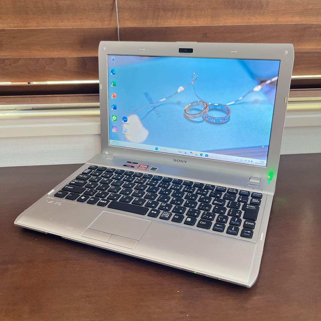 カメラ付PC✨ノートパソコン　windows11✨オフィス付き✨小型　軽量　美品