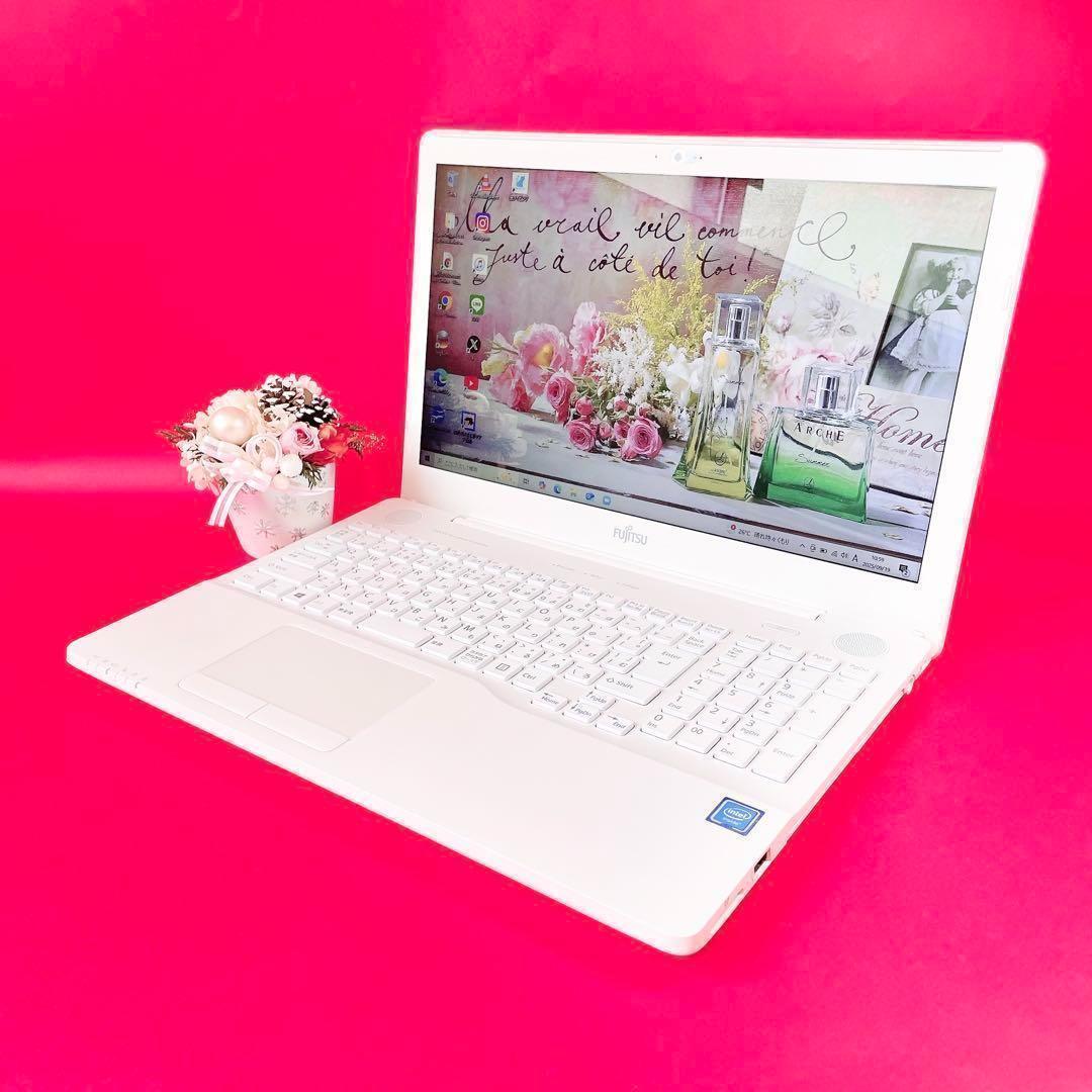 美品✨たっぷり大容量1TB❣️おしゃれ白✨️薄型ノートパソコン✨️事務作業カメラ付き