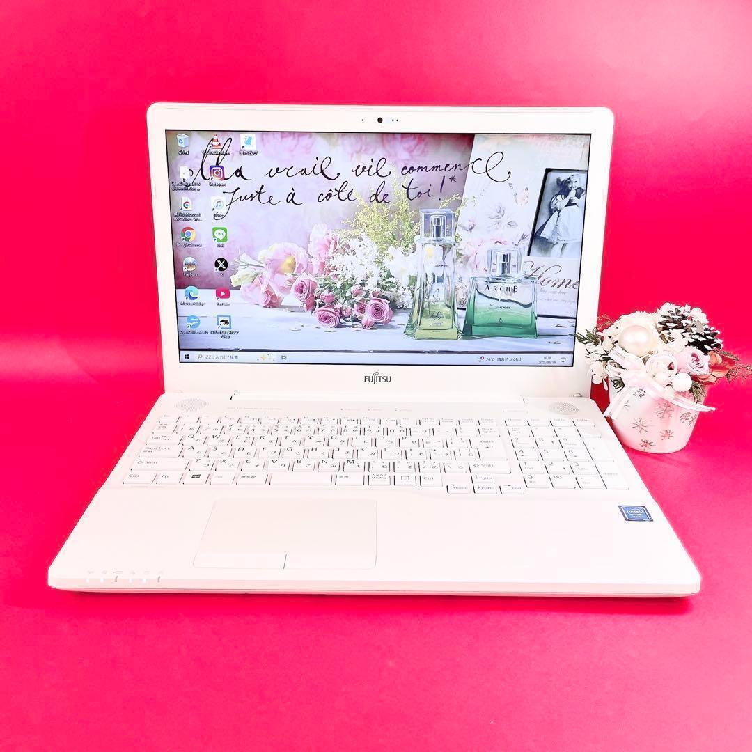 美品✨たっぷり大容量1TB❣️おしゃれ白✨️薄型ノートパソコン✨️事務作業カメラ付き