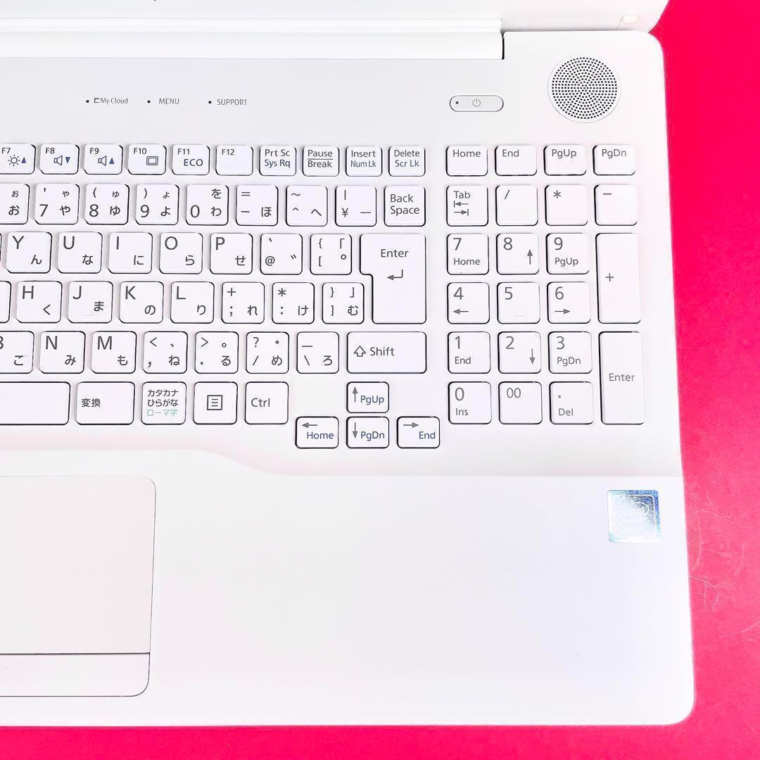 美品✨たっぷり大容量1TB❣️おしゃれ白✨️薄型ノートパソコン✨️事務作業カメラ付き