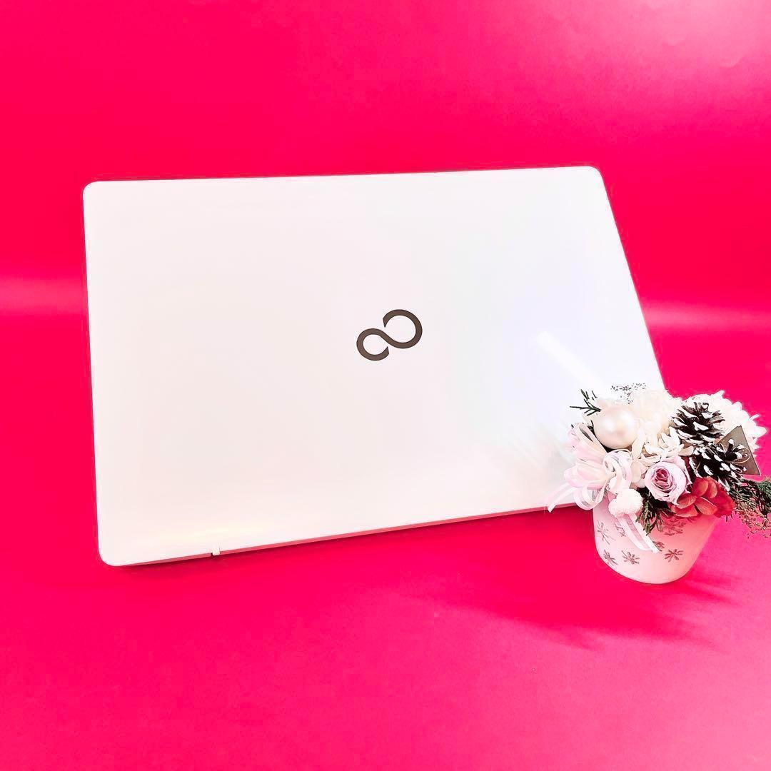 美品✨たっぷり大容量1TB❣️おしゃれ白✨️薄型ノートパソコン✨️事務作業カメラ付き