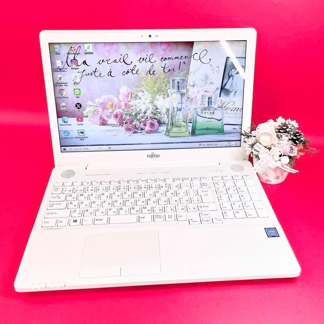 美品✨たっぷり大容量1TB❣️おしゃれ白✨️薄型ノートパソコン✨️事務作業カメラ付き