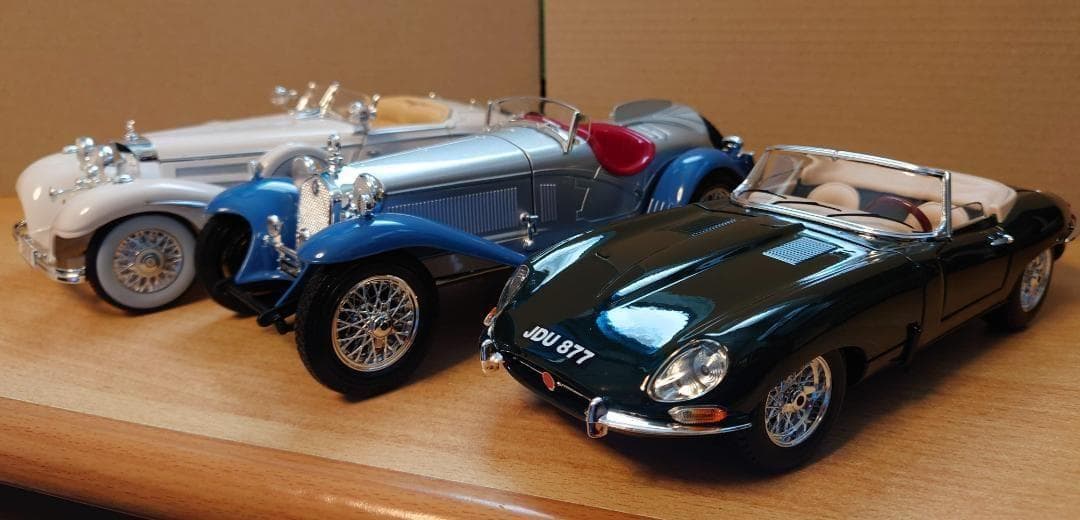 1/18 ジャガーEタイプ カブリオレ1961 ブリティッシュグリーン