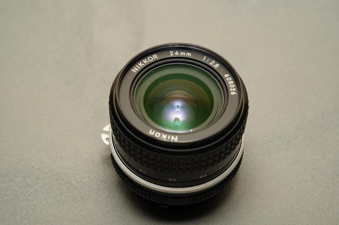 Nikon Nikkor 24mm f/2.8 レンズ