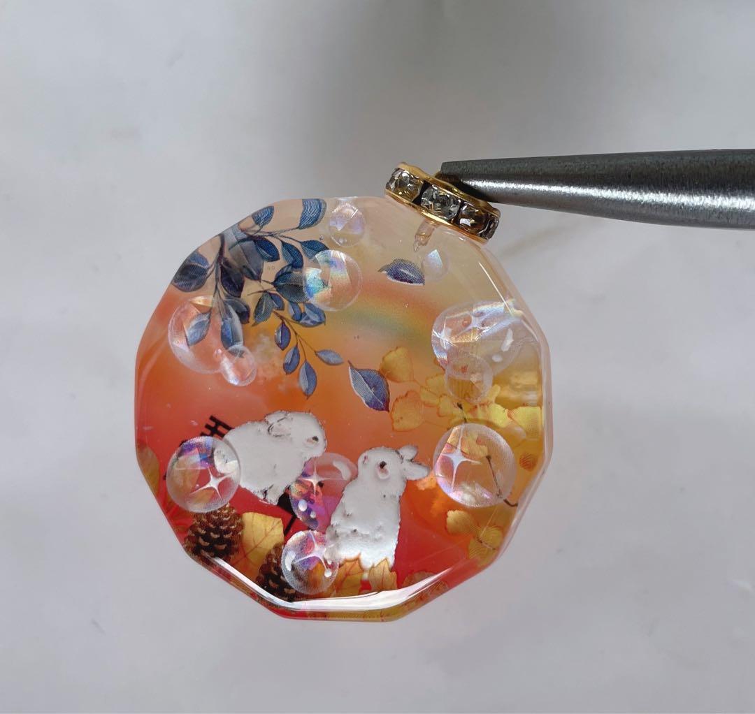 RUKURUKU/レジン/虹とうさぎ　銀杏　蓄光　オルゴナイトキーホルダー