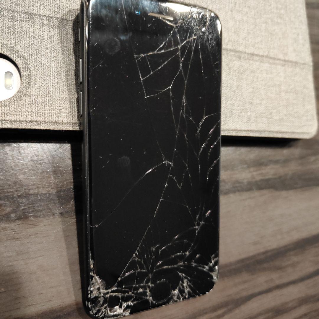 04【使用可能】iPhone 7 128gb A1779 画面割れあり