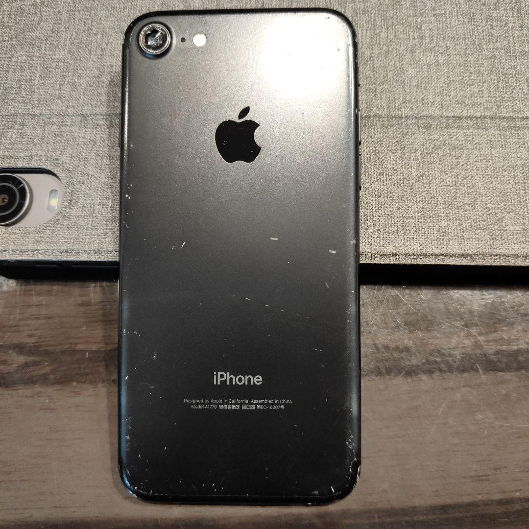 04【使用可能】iPhone 7 128gb A1779 画面割れあり