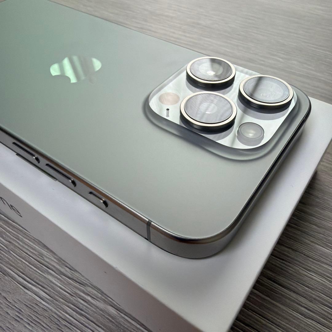iPhone 15 Pro 128G　ナチュラルチタニウム