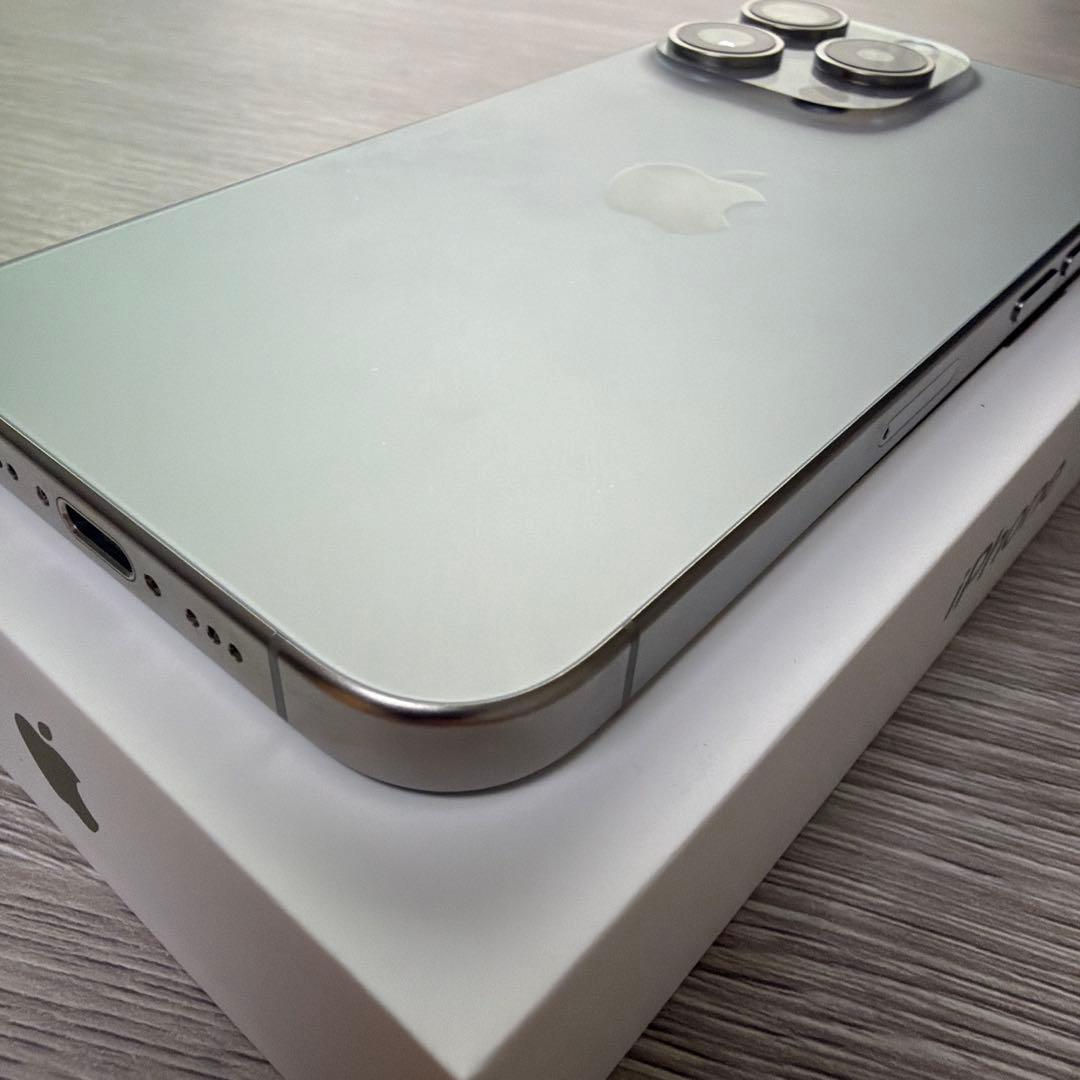 iPhone 15 Pro 128G　ナチュラルチタニウム