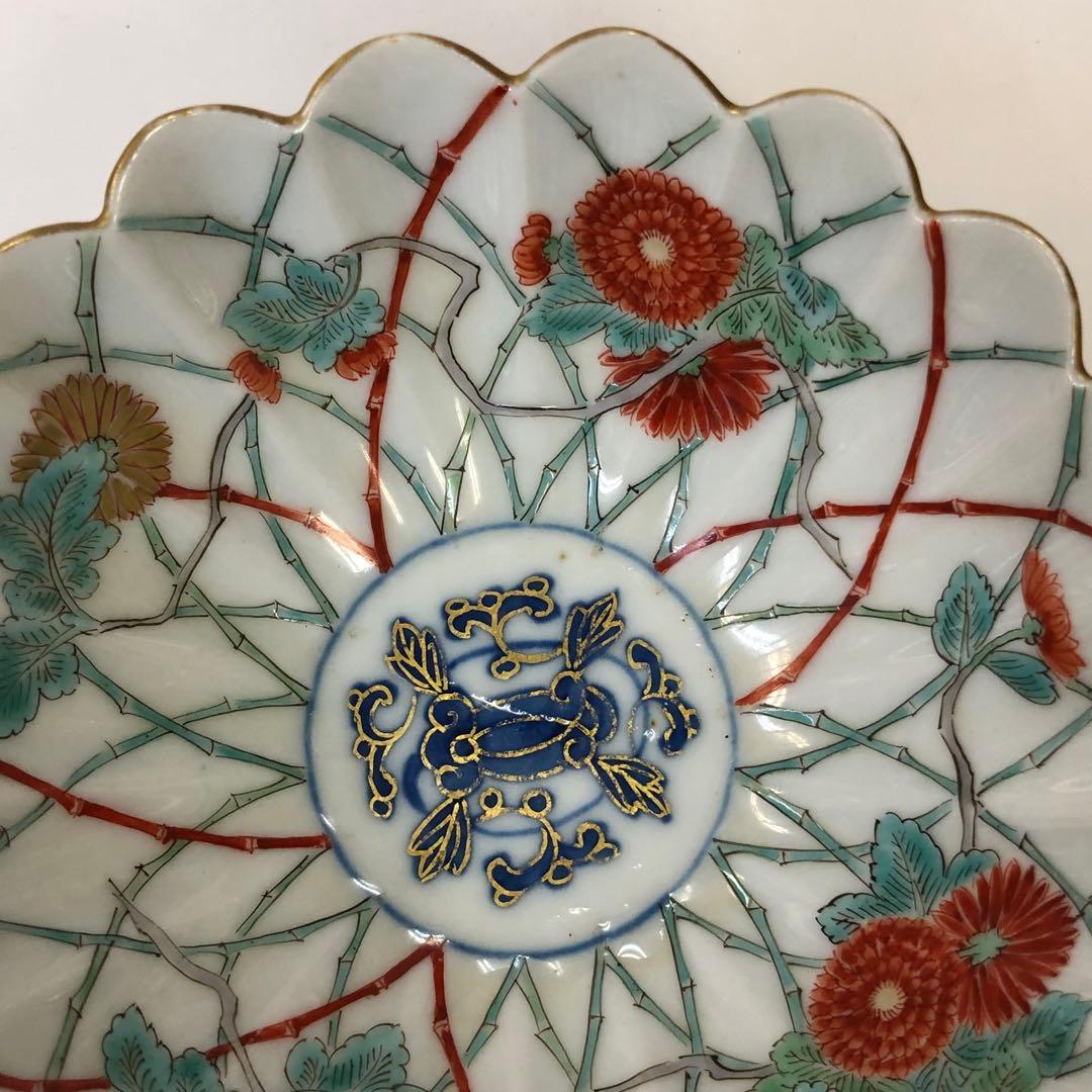 古伊万里　色絵金彩　菊縁鉢　しのぎ菊文様　骨董品　唐草模様　籠花