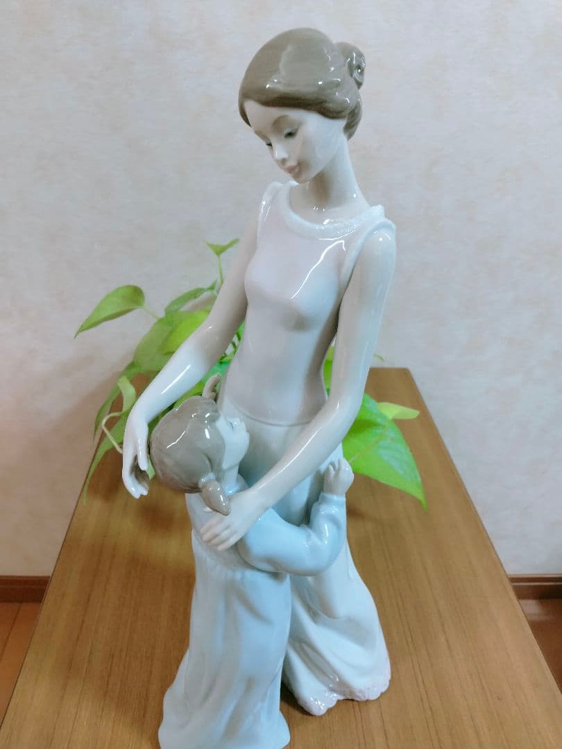 美品 リヤドロ「大好きなママ」