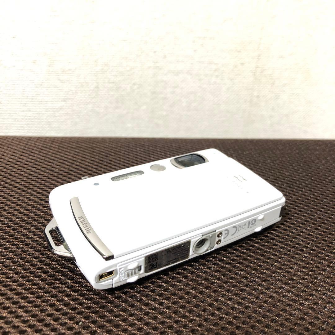 FUJI FILM フジフィルム　コンパクトデジカメ　　FINEPIX Z110