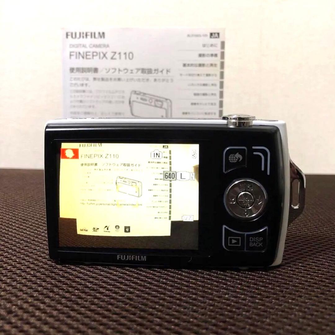 FUJI FILM フジフィルム　コンパクトデジカメ　　FINEPIX Z110