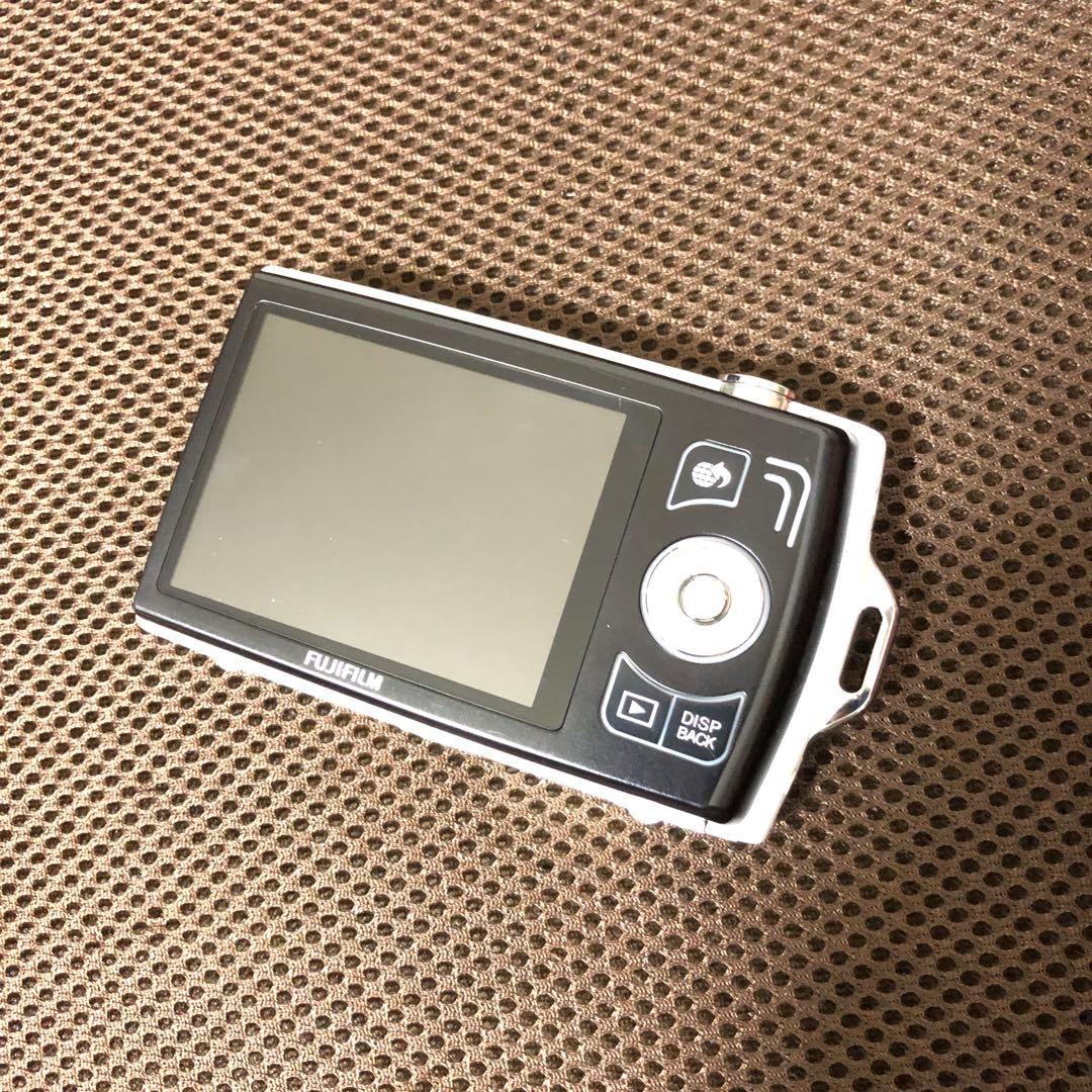 FUJI FILM フジフィルム　コンパクトデジカメ　　FINEPIX Z110