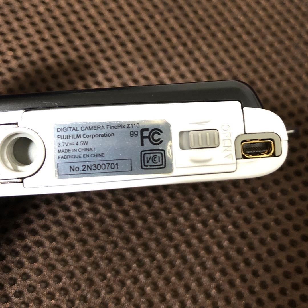 FUJI FILM フジフィルム　コンパクトデジカメ　　FINEPIX Z110