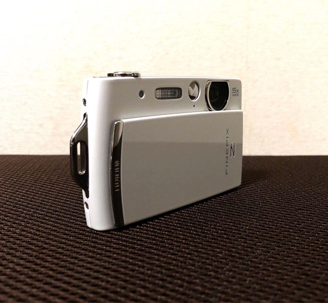 FUJI FILM フジフィルム　コンパクトデジカメ　　FINEPIX Z110