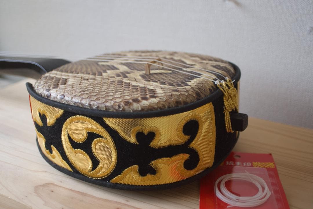 三線　沖縄　本皮強化張り、ソフトケース付　初心者　三味線　送料込み