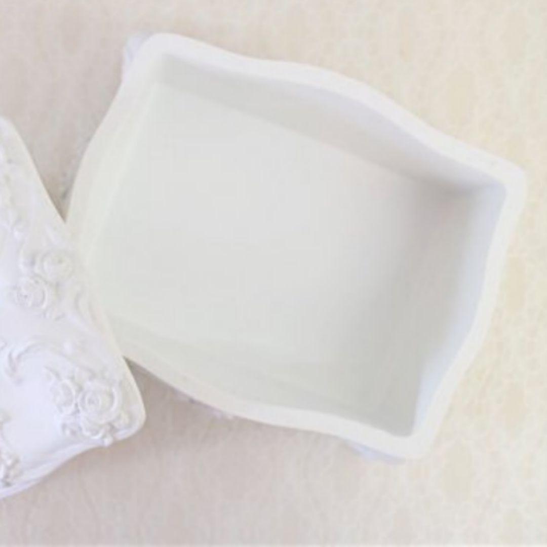 ホワイトローズ　薔薇『宝箱のジュエリーBOX』　収納箱　クラッシック　小物入れ